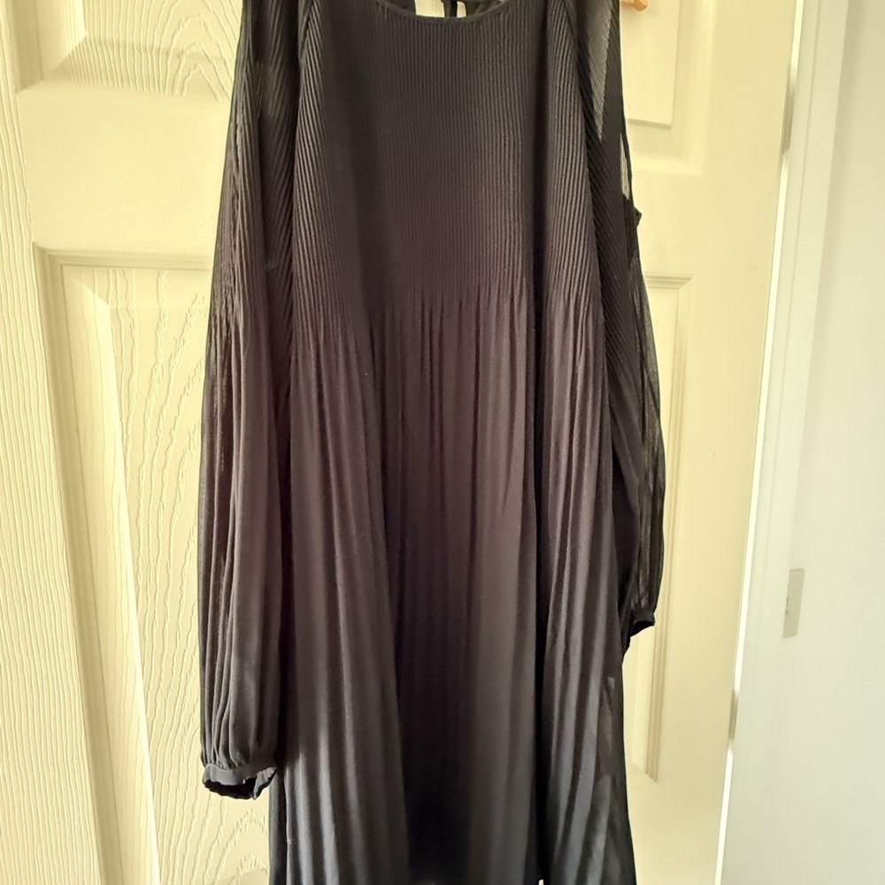Sanctuary Black Long Sleeve Pleated Midi Dress
